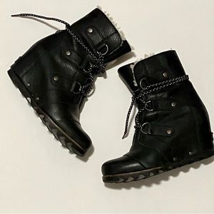 Sorel Wedge Shearling Boots 6.5 Joan of Arctic Wedge